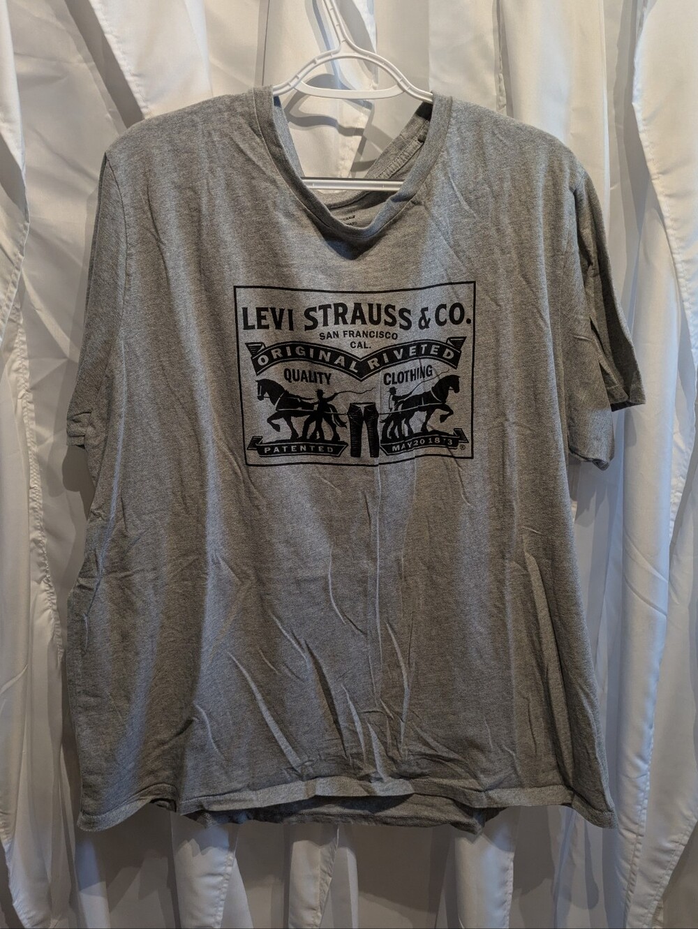16 Levi's Graphic T-Shirt Men's XXL Heather Gray Classic Two-Horse Logo Standard